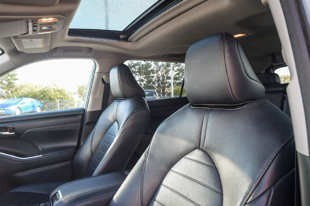 Used 2020 Toyota Highlander XLE w/ Preferred Accessory Package AWD/4WD image 22