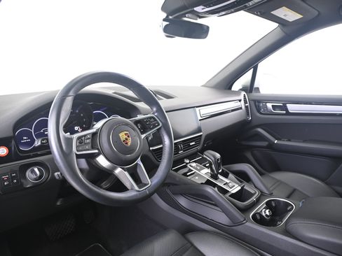 Certified 2023 Porsche Cayenne AWD/4WD image 28