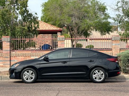 Used 2019 Hyundai Elantra SEL FWD image 3