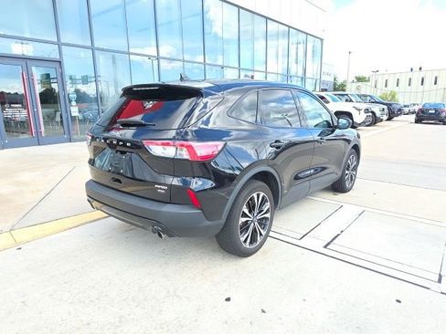 Used 2021 Ford Escape SE w/ SE Sport Appearance Package AWD/4WD image 4