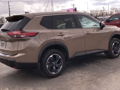 Used 2025 Nissan Rogue SV image 8