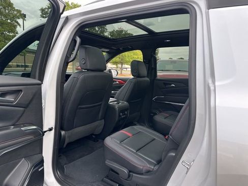 Used 2024 Chevrolet Traverse RS image 25