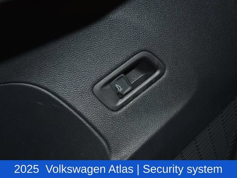 Used 2025 Volkswagen Atlas SEL AWD/4WD image 23
