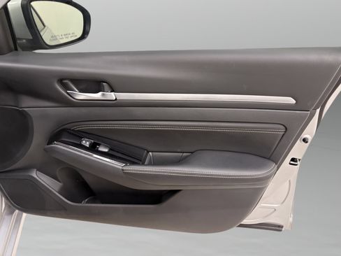 Used 2023 Nissan Altima 2.5 SV w/ SV Premium Package image 30