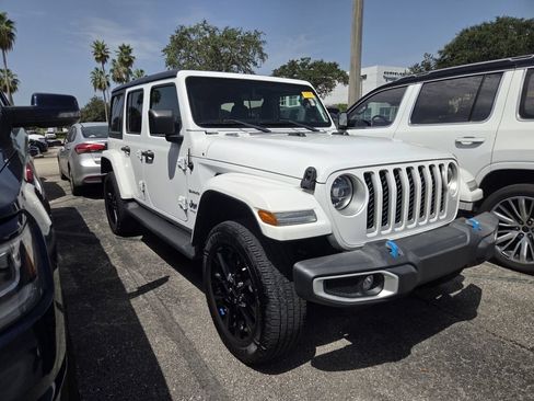 Used 2022 Jeep Wrangler Unlimited Sahara AWD/4WD image 2