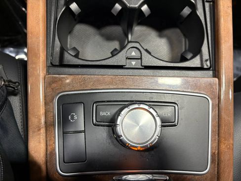 Used 2013 Mercedes-Benz E 350 4MATIC Sedan image 33