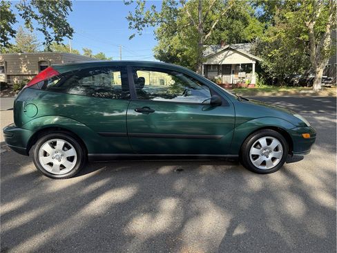 Used 2001 Ford Focus ZX3 Hatchback FWD image 6