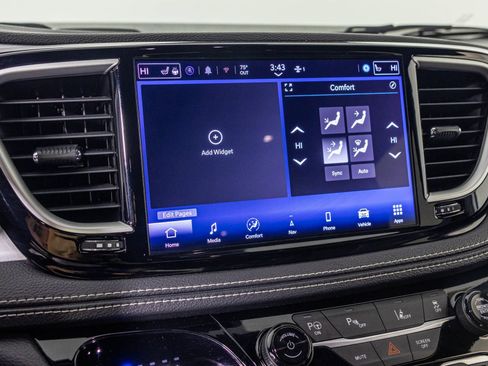 Used 2024 Chrysler Pacifica Limited FWD image 28