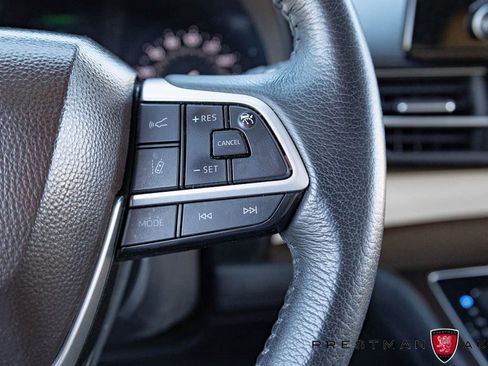 Used 2022 Toyota Sienna XLE image 28