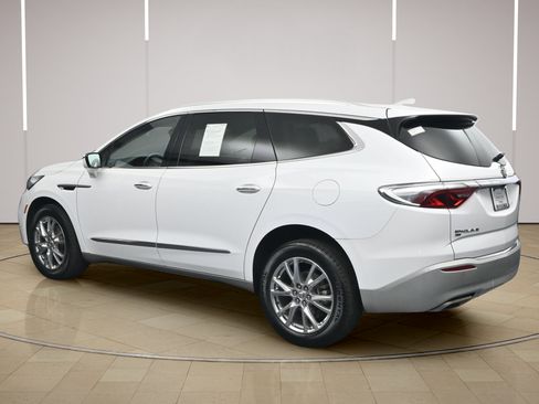 Used 2023 Buick Enclave Essence w/ Experience Buick Package AWD/4WD image 5