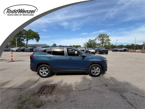 Used 2024 GMC Terrain SLE w/ Driver Convenience Package FWD image 1