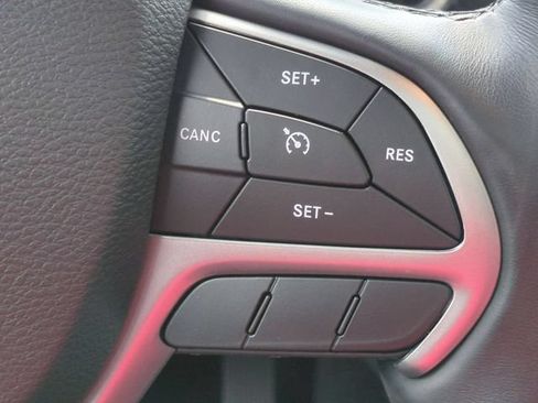 Used 2021 Jeep Grand Cherokee Limited AWD/4WD image 21