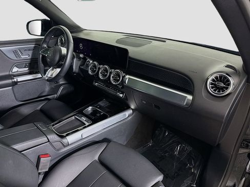 Used 2025 Mercedes-Benz GLB 250 4MATIC w/ Winter Package image 27