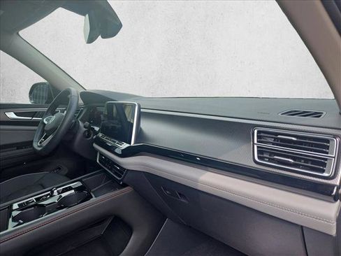 Used 2024 Volkswagen Atlas Peak Edition SE image 22