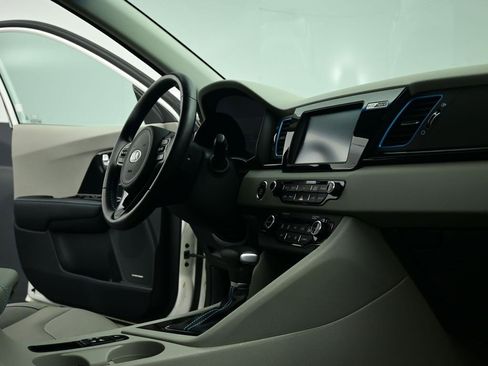 Used 2017 Kia Niro Touring image 28