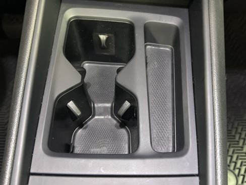 Certified 2025 Volkswagen Tiguan SE AWD/4WD image 35