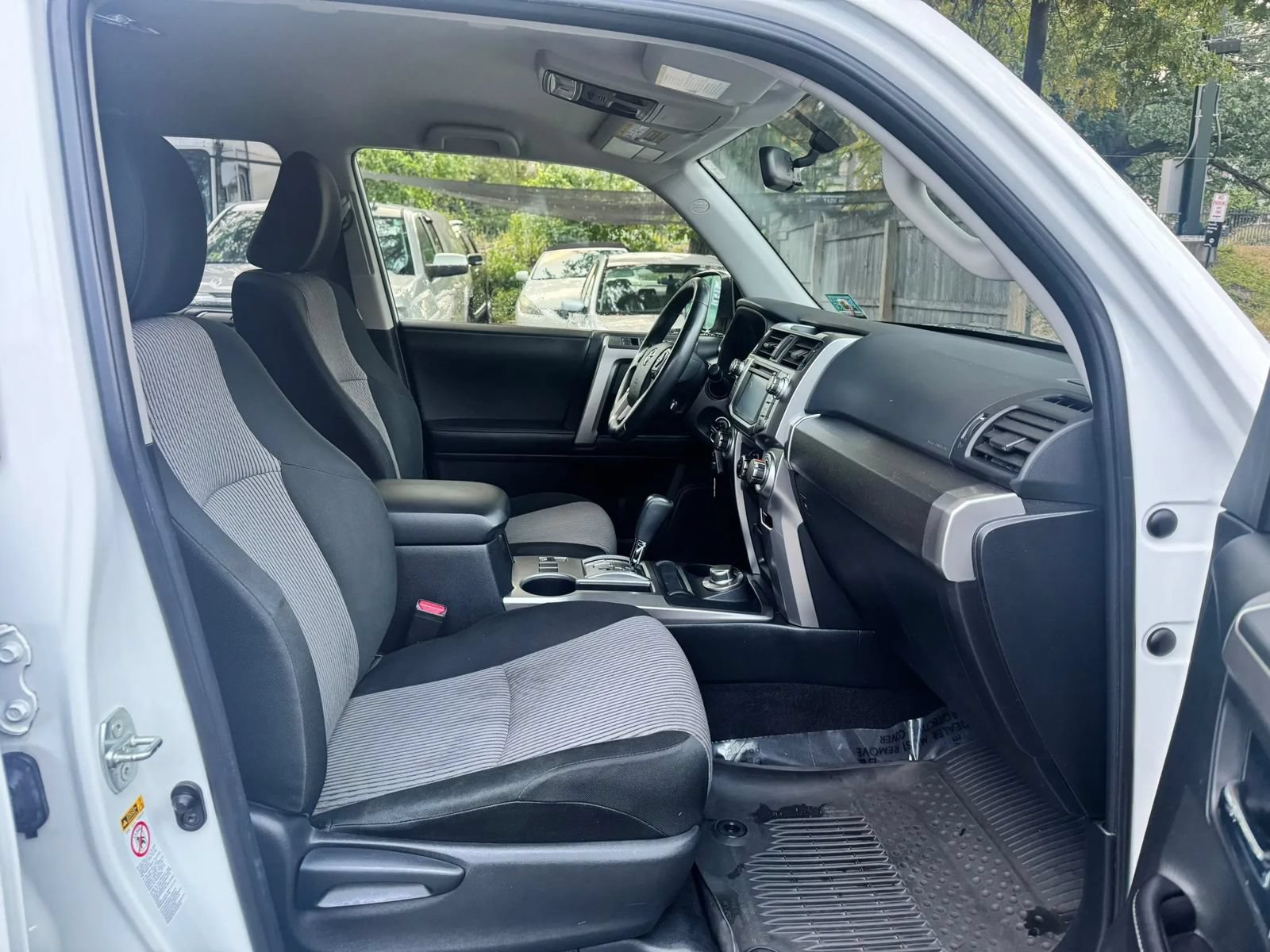 Used 2018 Toyota 4Runner SR5 AWD/4WD image 9