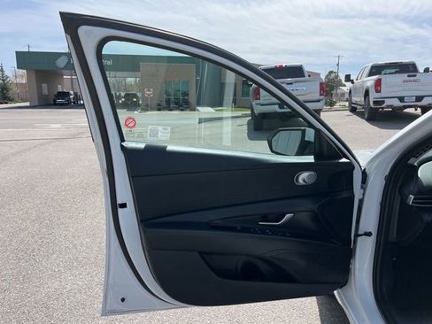 Used 2024 Hyundai Elantra SEL FWD image 30