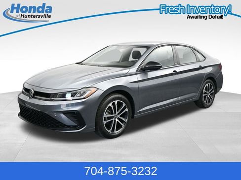 Used 2025 Volkswagen Jetta Sport FWD image 4