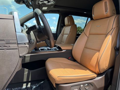 Used 2026 Cadillac Escalade Luxury w/ Touring Package AWD/4WD image 5