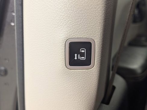 Used 2017 Chrysler Pacifica Touring-L image 15