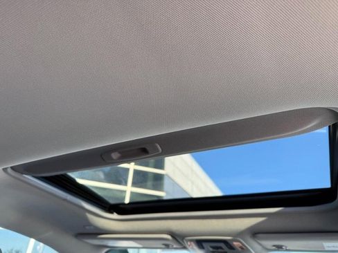 Used 2025 Toyota Sienna LE image 16