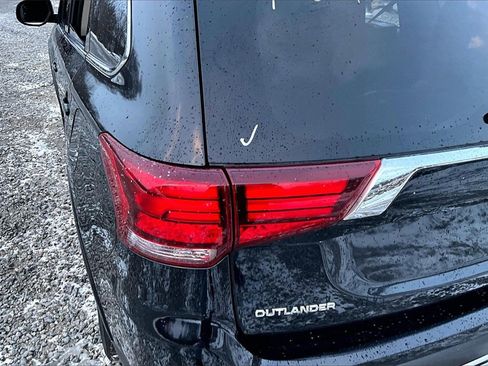 Used 2020 Mitsubishi Outlander SE image 28