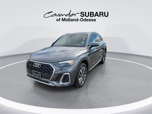 Used 2023 Audi Q5 2.0T Premium w/ Convenience Package image 3