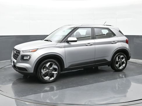 Used 2024 Hyundai Venue SEL image 4