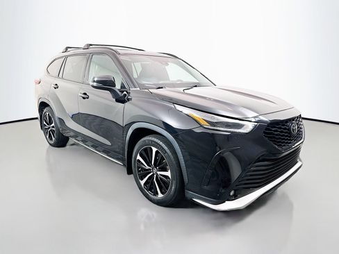 Used 2021 Toyota Highlander XSE FWD image 1