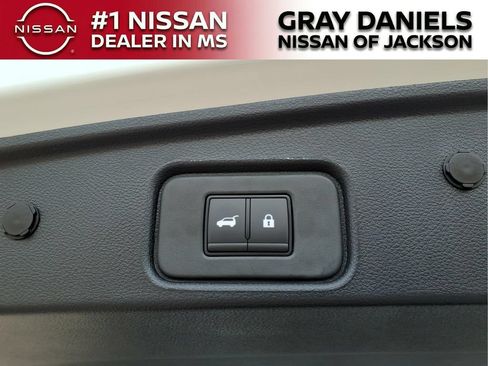 New 2026 Nissan Pathfinder SL FWD image 9