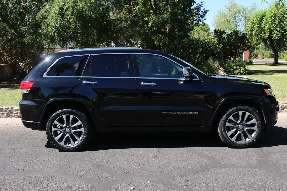 Used 2018 Jeep Grand Cherokee Overland AWD/4WD image 3