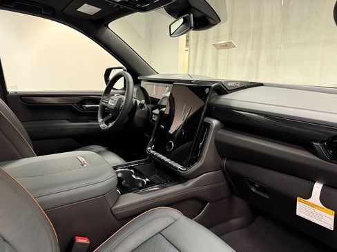 New 2026 GMC Yukon AT4 w/ LPO, Floor Liner Package image 17