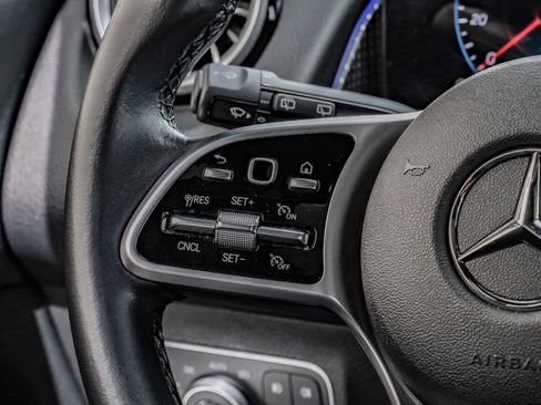 Used 2022 Mercedes-Benz GLB 250 w/ Premium Package Lite image 21