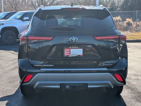 Certified 2022 Toyota Highlander Platinum image 5