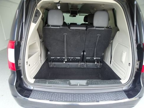 Used 2013 Chrysler Town & Country Touring FWD image 11