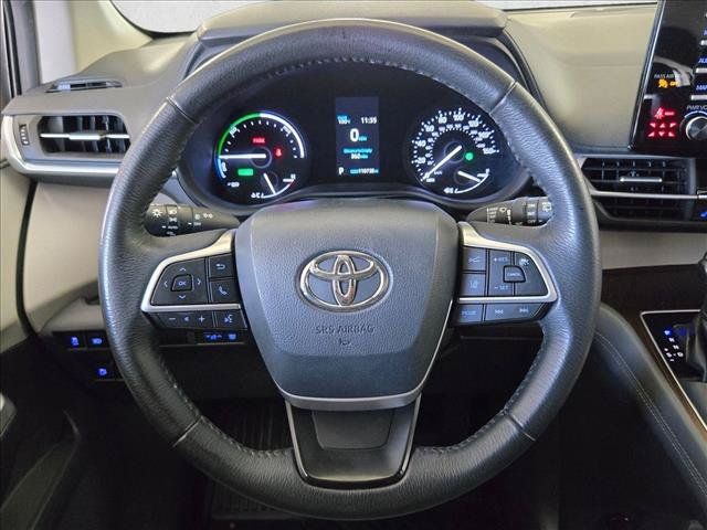 Used 2021 Toyota Sienna XLE FWD image 13