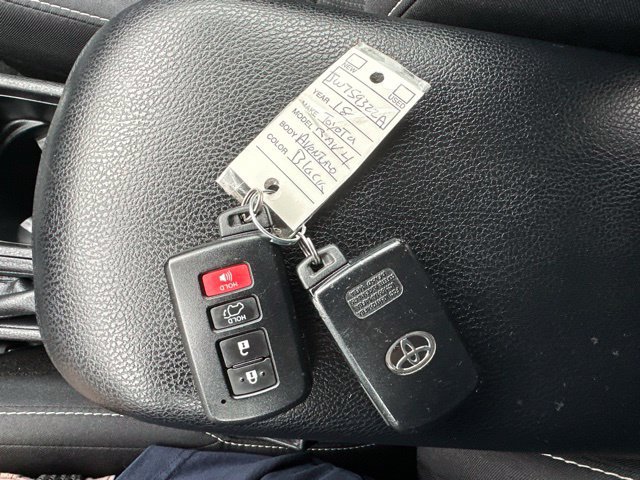 Used 2018 Toyota RAV4 Adventure AWD/4WD image 45