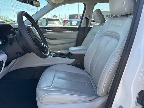 Used 2022 Jeep Grand Cherokee Overland image 6