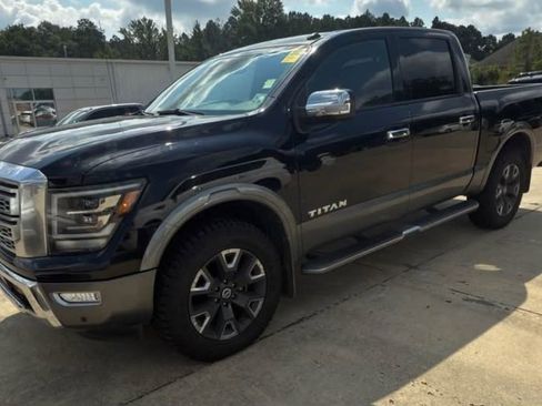 Certified 2021 Nissan Titan Platinum Reserve w/ Moonroof Package image 10