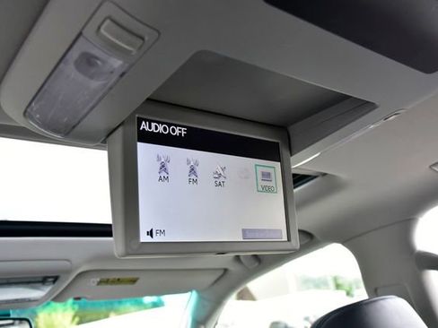 Used 2011 Lexus LX 570 4WD image 20