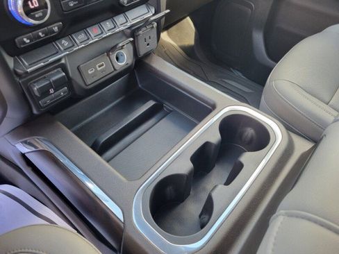 Used 2022 GMC Sierra 1500 SLT AWD/4WD image 24