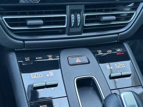 Certified 2022 Porsche Macan image 21