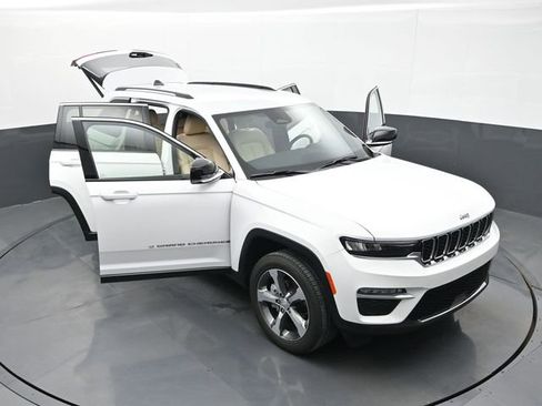 Used 2023 Jeep Grand Cherokee Limited image 31