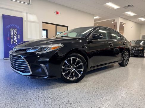Used 2016 Toyota Avalon XLE Premium image 2
