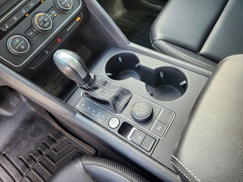 Used 2021 Volkswagen Atlas Cross Sport SE image 26