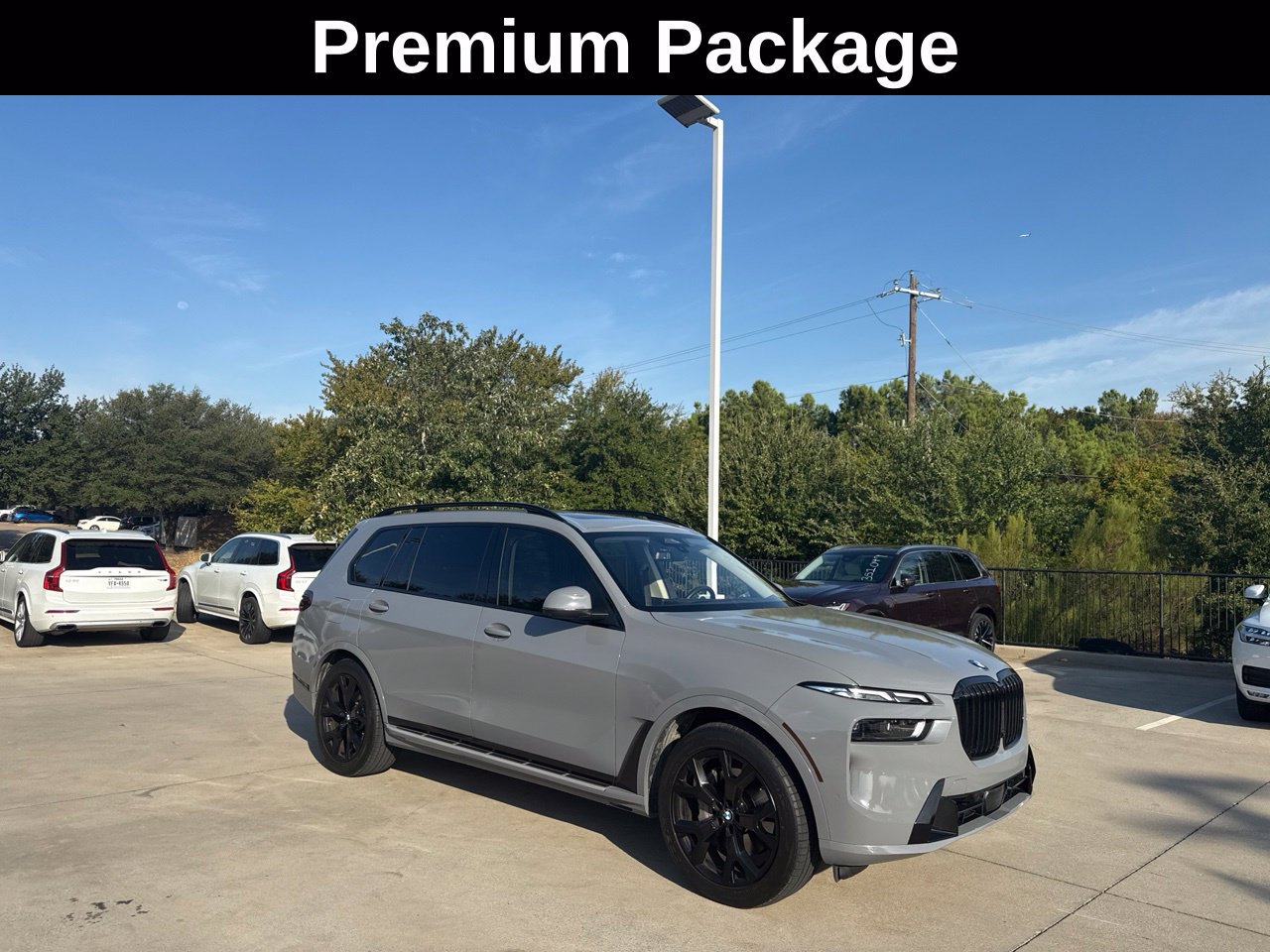 Used 2025 BMW X7 xDrive40i w/ Premium Package AWD/4WD image 3