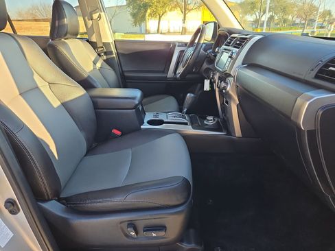 Used 2018 Toyota 4Runner SR5 Premium AWD/4WD image 30