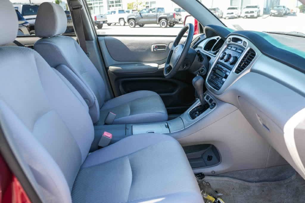 Used 2006 Toyota Highlander 2WD w/ 3rd Row image 16