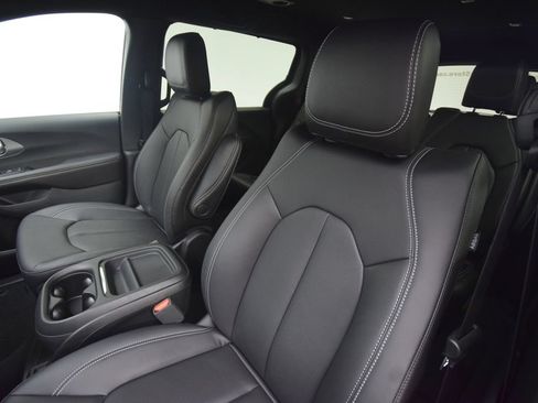 New 2027 Chrysler Pacifica Select AWD/4WD image 31